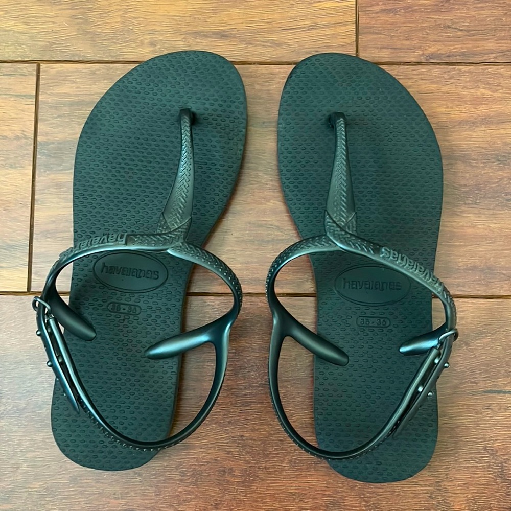 Havaianas thong slippers